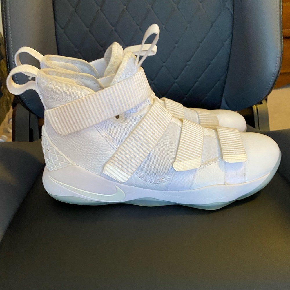 Lebron Soldier 11 'Triple White'